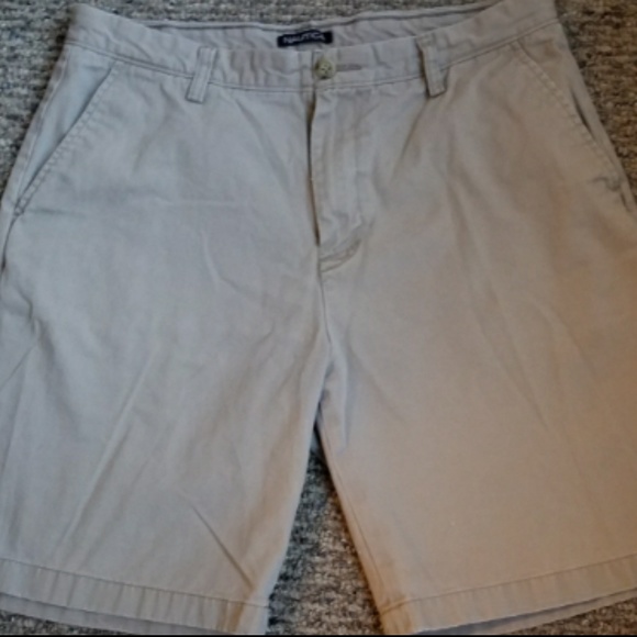 SOLD ~ Men’s Khaki Beige NAUTICA Shorts 34W - Picture 5 of 5